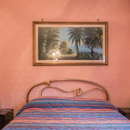 Altido Classic Style Flat With Balcony Apartment
