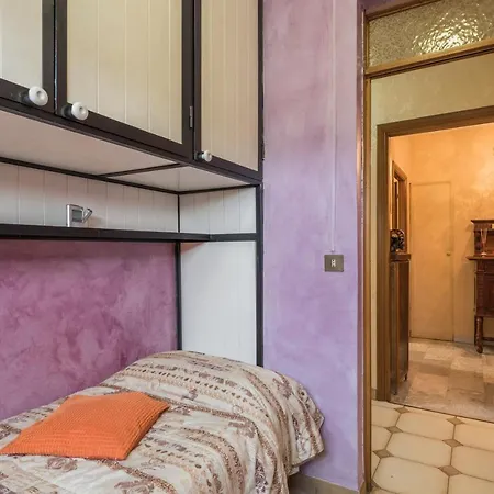 شقة Altido Classic Style Flat With Balcony