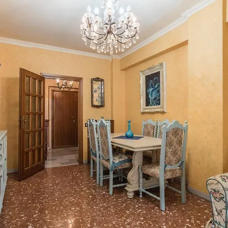 Altido Classic Style Flat With Balcony * روما